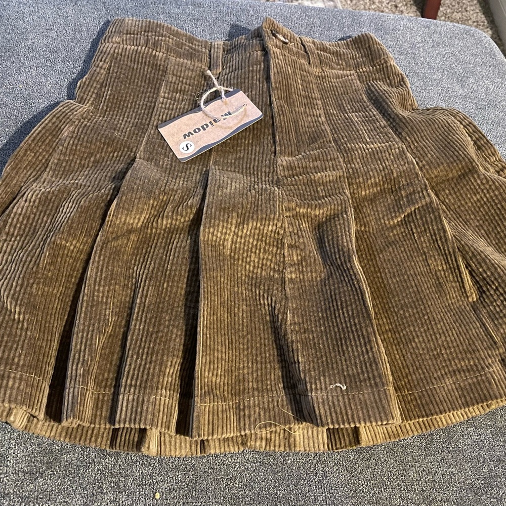 Women’s Maidow brown corduroy skirt with shorts underneath-small